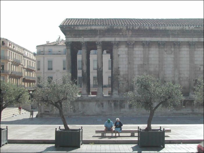 060- la maison carree